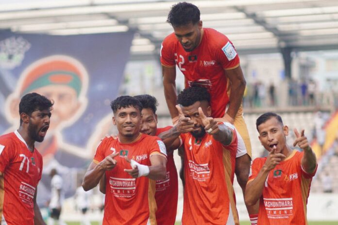 জয় দিয়ে লিগ শেষ বসুন্ধরার, ট্রেবল উদযাপনে মাতল কিংসরা