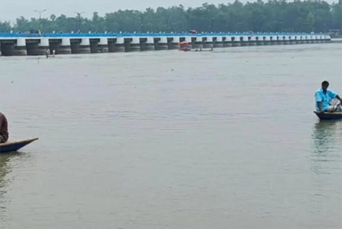 সতর্কসীমায় প্রবাহিত হচ্ছে তিস্তার পানি