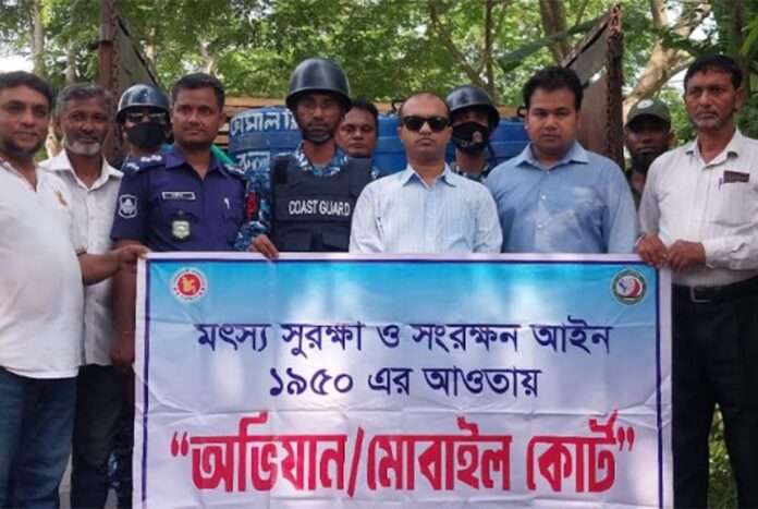 বরিশালে চিংড়ির রেণুর ৫ পাচারকারীর কারাদণ্ড