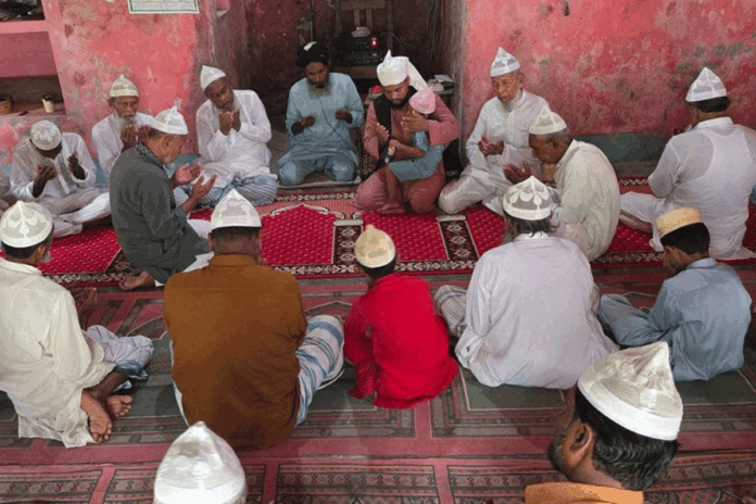বরগুনায় সৌদির সঙ্গে মিল রেখে ঈদ উদযাপন