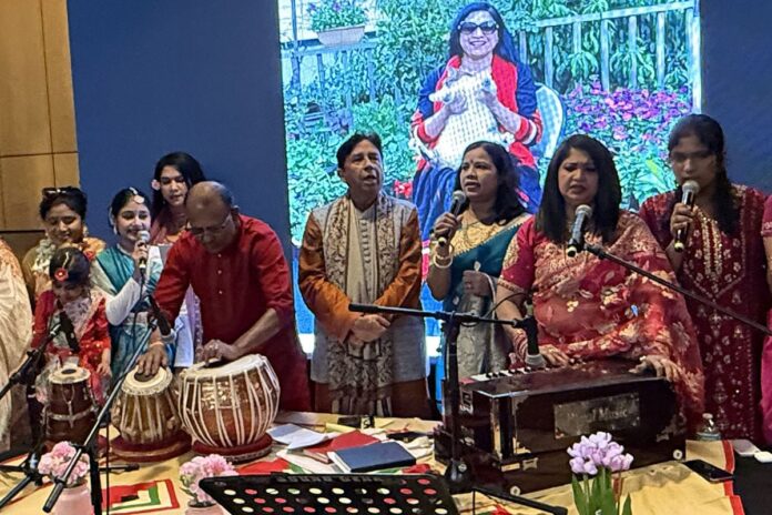 1780315164-ddf3a6bd9e75f3d96b9c0ef2694e9efe নিউইয়র্কে ‘হৃদয় বীণা সংগীতালয়’র যাত্রা শুরু