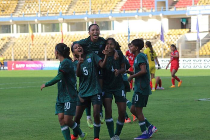 নারী ফুটবল দলকে ক্রীড়া প্রতিমন্ত্রীর অভিনন্দন