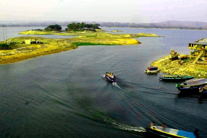 খরায় যৌবন হারিয়েছে কাপ্তাই হ্রদ