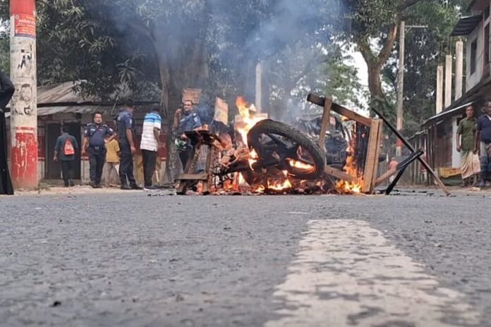 গাইবান্ধায় কলেজছাত্রকে ছুরিকাঘাতে হত্যার প্রতিবাদে বিক্ষোভ