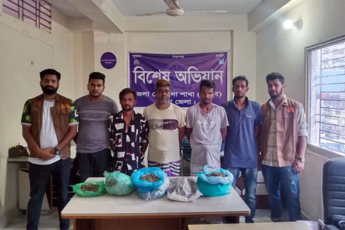 1781007868-2114315c7315329b4537c26430ed4659 ডিবির পুলিশের অভিযানে গাঁজাসহ ৫ মাদক কারবারি গ্রেফতার