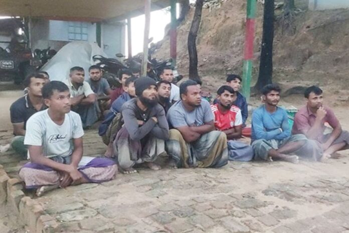 উখিয়া সীমান্তে ১৯ রোহিঙ্গা আটক