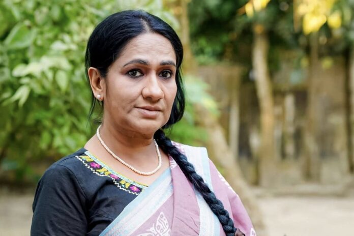 যারা অ্যাওয়ার্ড পাচ্ছে, তাদেরকে অনেক দর্শক চেনেই না: মনিরা মিঠু