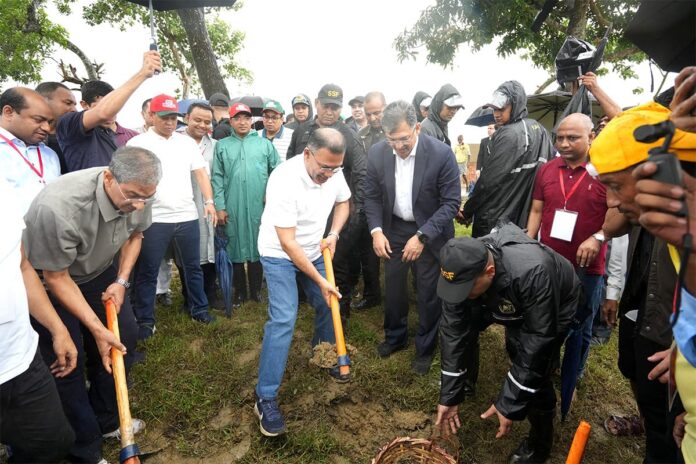 বাবার স্মৃতিবিজড়িত ‘পাতলী খাল’ পুনঃখনন উদ্বোধন করলেন প্রধানমন্ত্রী