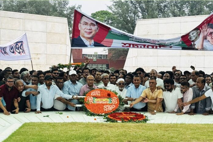 জিয়াউর রহমান ও খালেদা জিয়ার সমাধিতে যুবদলের শ্রদ্ধা
