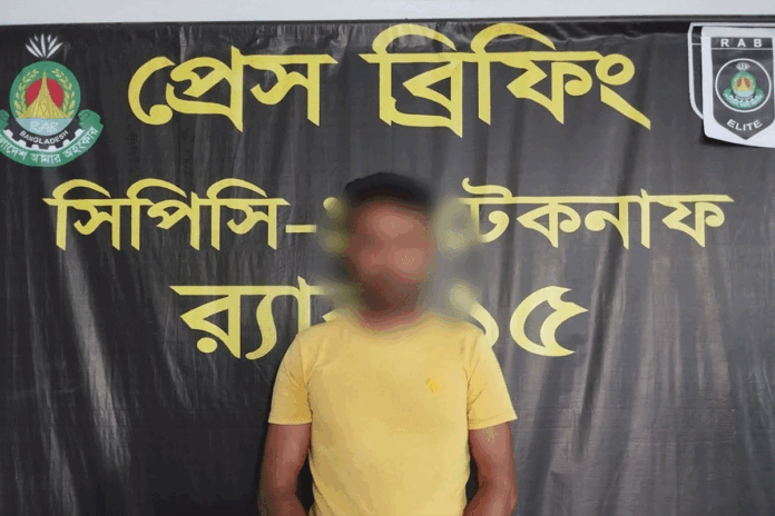 টেকনাফে বিদেশি পিস্তল-গুলিসহ মাদক কারবারি গ্রেফতার