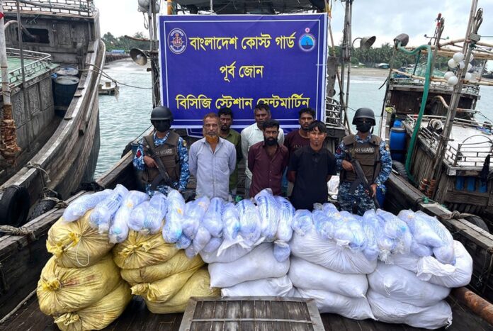 সেন্টমার্টিনে অবৈধ কারেন্ট জালসহ আটক ৬