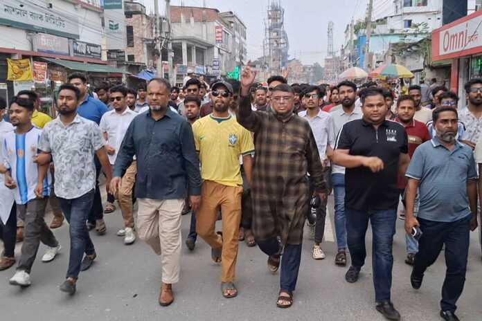 আওয়ামী লীগের নৈরাজ্যের প্রতিবাদে জয়পুরহাটে ছাত্রদলের মিছিল
