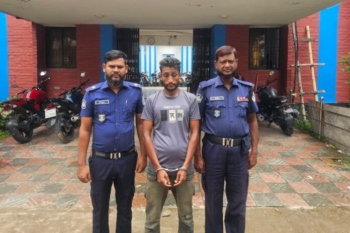 মাওয়া-ঢাকা সার্ভিস রোডে নারী যাত্রীকে ধর্ষণচেষ্টার অভিযোগে গ্রেফতার ১