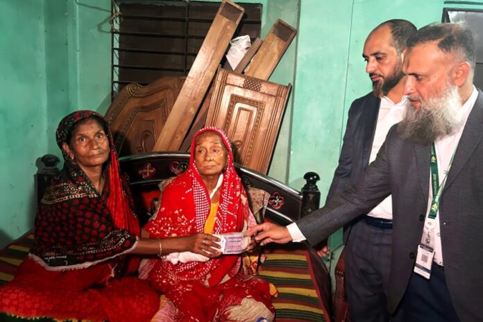 চিকিৎসা কষ্টে থাকা কাঙালিনী সুফিয়ার দায়িত্ব নিল আনভীর বসুন্ধরা গ্রুপ ফাউন্ডেশন