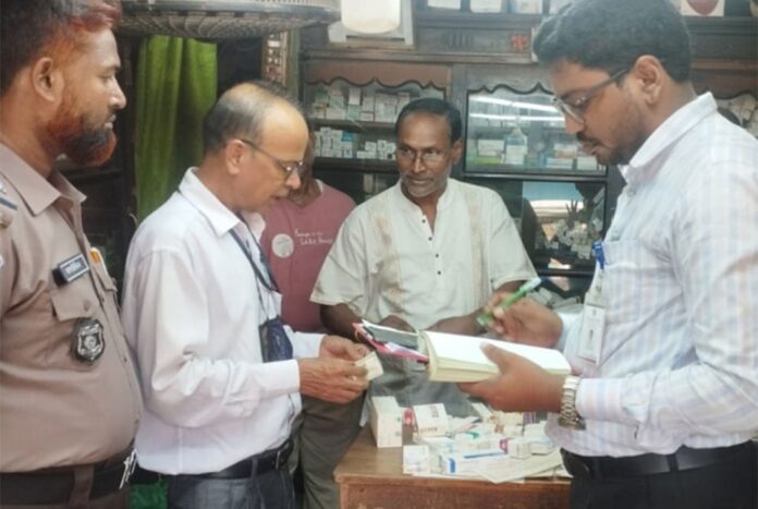 মুন্সীগঞ্জে ফার্মেসিকে ২০ হাজার টাকা জরিমানা