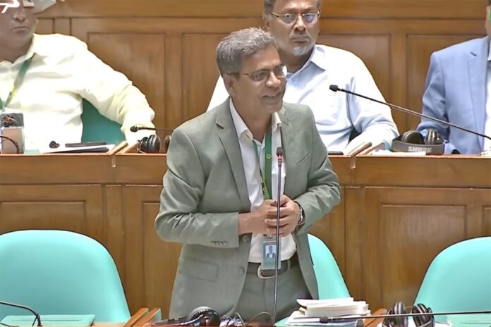 ‘আগে রিকশায় চড়তেন, এখন জুলাই চেতনা বিক্রি করে প্রাডোতে চড়েন’