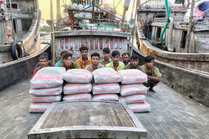 মিয়ানমারে পাচারকালে সিমেন্ট বোঝাই দু’টি বোটসহ আটক ২১