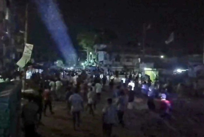 পাওনা টাকা নিয়ে বিরোধে টর্চ জ্বালিয়ে ৪ ঘণ্টা ধরে সংঘর্ষ, যুবক নিহত