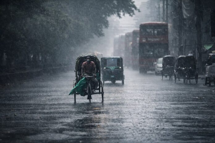 সন্ধ্যার মধ্যে ১২ জেলায় ৬০ কিমি বেগে ঝড়ের শঙ্কা